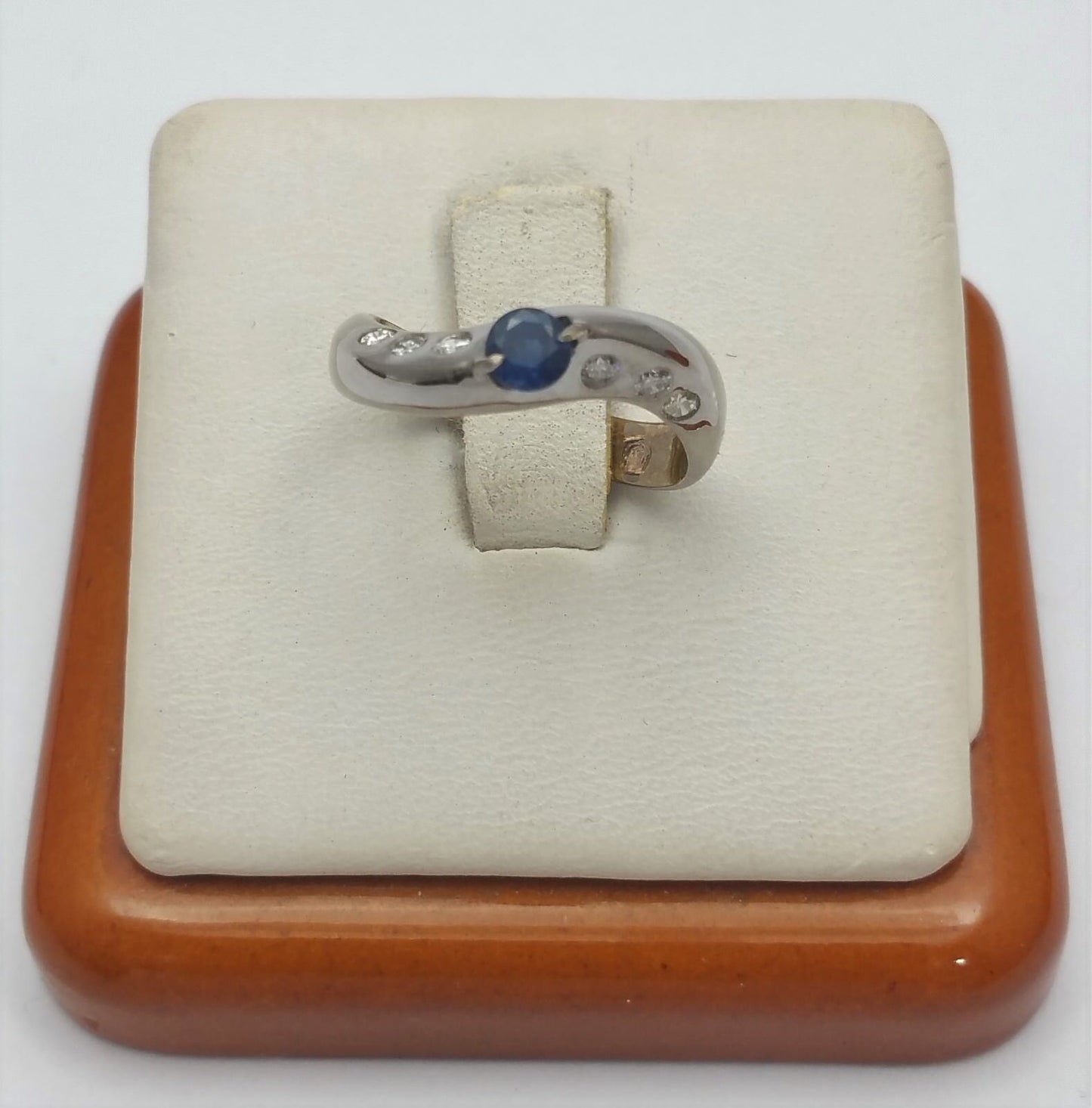 14K White Gold Designer Ladies Ring W/ Sapphire & Diamonds