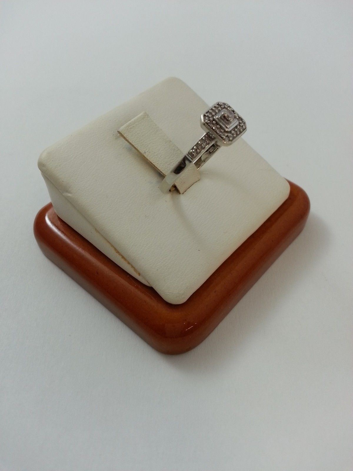 10K White Gold Ladies Ring With Diamonds