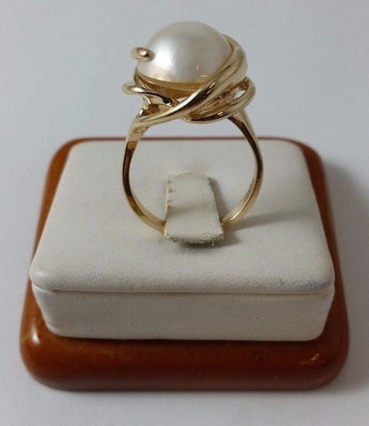 14K  Solid Yellow Gold Ladies Ring With White Mabe Pearl