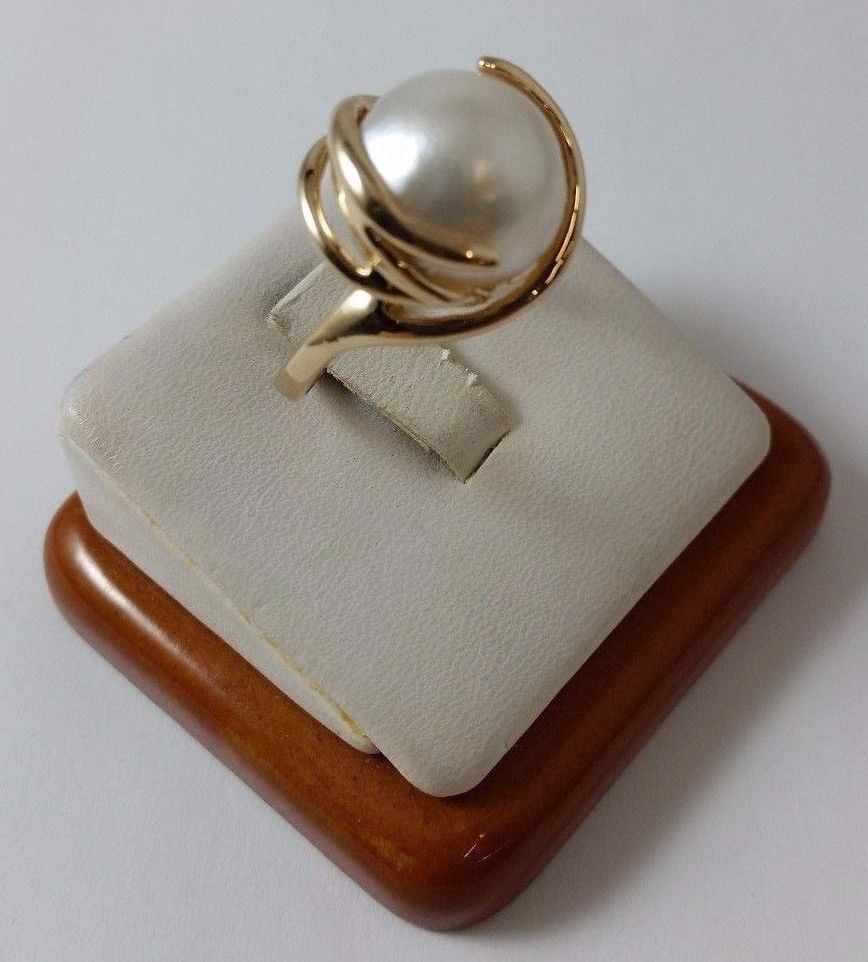 14K  Solid Yellow Gold Ladies Ring With White Mabe Pearl