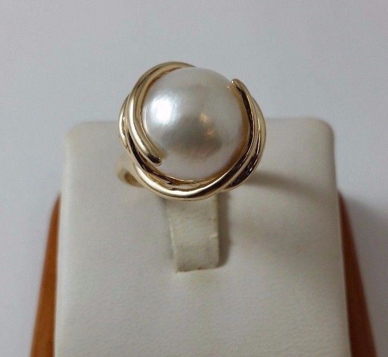 14K  Solid Yellow Gold Ladies Ring With White Mabe Pearl