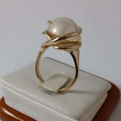 14K  Solid Yellow Gold Ladies Ring With White Mabe Pearl