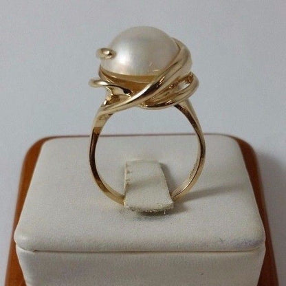 14K  Solid Yellow Gold Ladies Ring With White Mabe Pearl