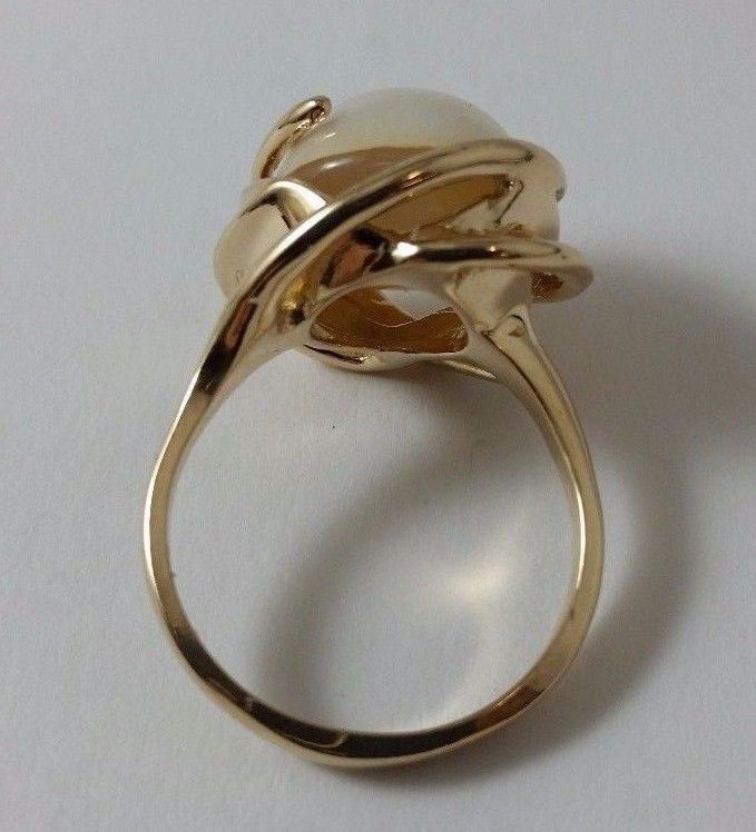 14K  Solid Yellow Gold Ladies Ring With White Mabe Pearl