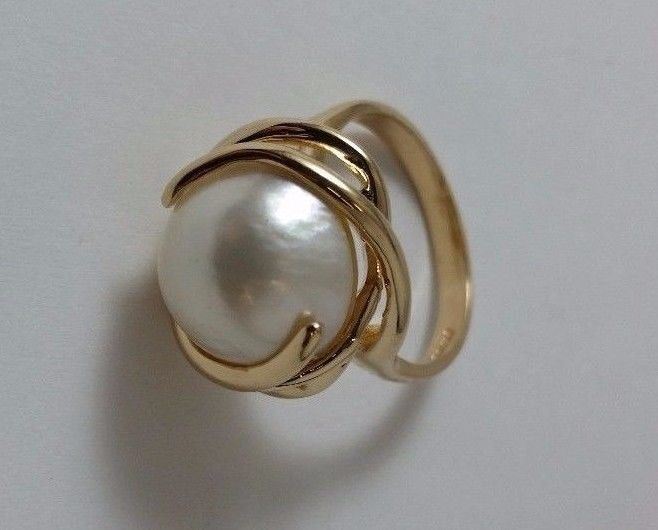 14K  Solid Yellow Gold Ladies Ring With White Mabe Pearl