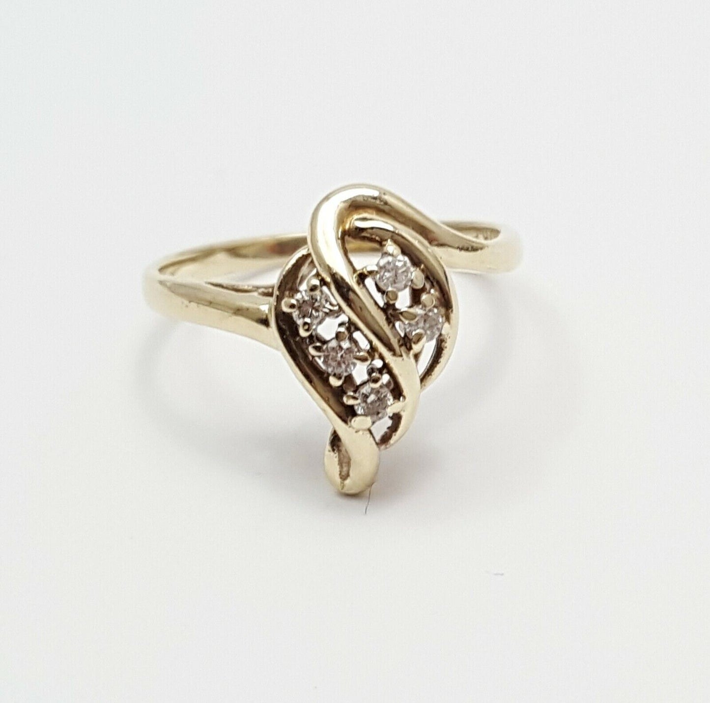 14K Solid Yellow Gold Leaf Round Diamond Ring