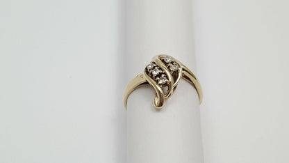 14K Solid Yellow Gold Leaf Round Diamond Ring