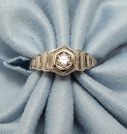 Vintage 18K Solid White Gold Ladies Designer Diamond Wedding Engagement Ring