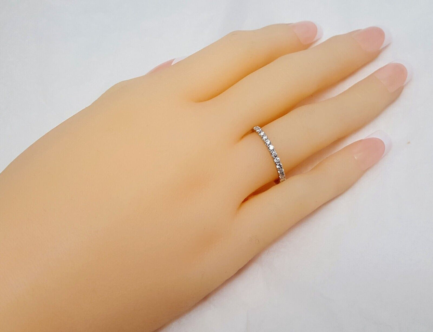 14K White Gold Single Row Diamond Wedding Band Ring