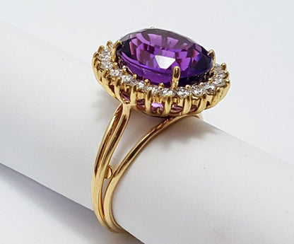 14K  Solid Yellow Gold Designer Large Oval Amethyst & Diamond Ring