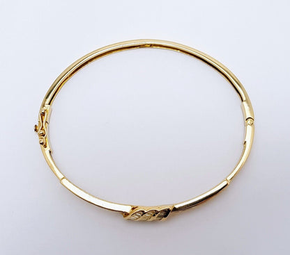 Elegant 14K Solid Yellow Gold Designer Spiral Baguette Diamond Bangle Bracelet